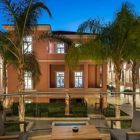 Trianon Luxury Apartments & Suites-3
