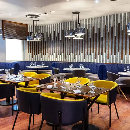 Premier Inn Dubai Al Jaddaf - An Emirates Group Company-3