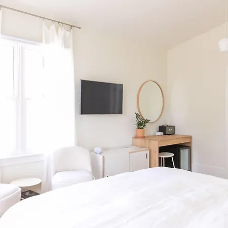 Guest House Raleigh- Adults Only-3