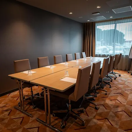 Holiday Inn - Eindhoven Airport-2