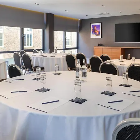 Doubletree By Hilton Belfast City Ten Square-3