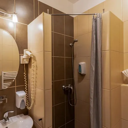 Central Hotel 21-3