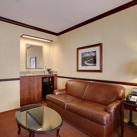 Folk Inn Ontario Airport-2