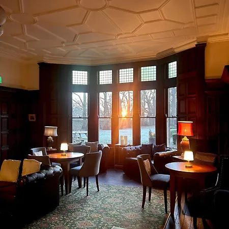 The Old Lodge-3