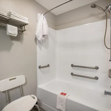 Econo Lodge Inn & Suites Canandaigua - Finger Lakes Area-2