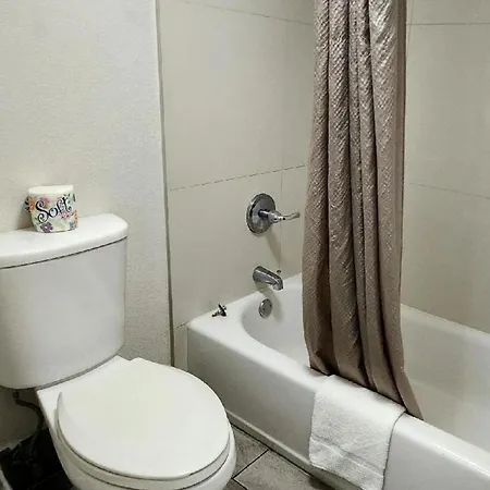 Townhouse Winston Salem - University-2