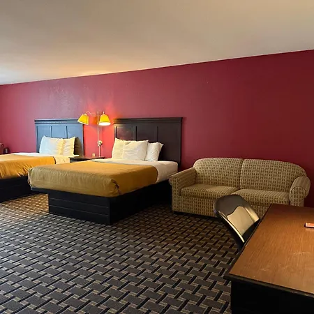 Econo Lodge Inn & Suites Wisconsin Dells-2