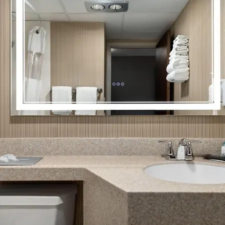 Ramada By Wyndham Grand Forks-3
