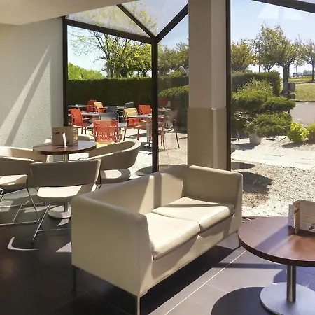 Ibis Saintes-3
