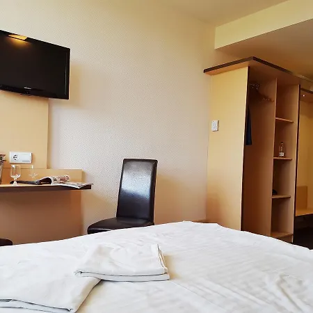 Hotel Pest Inn-3