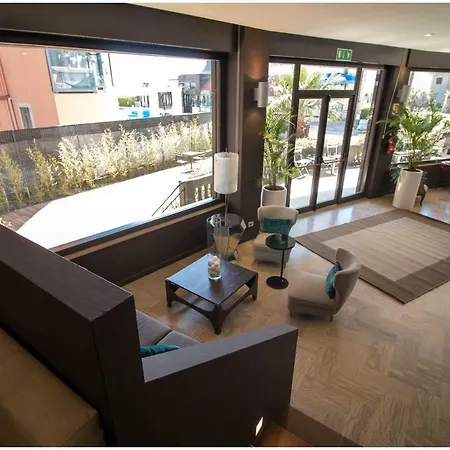 Hotel Caraibi - Breakfast Until 11-00 And Dinner-Mirabilandia Partner-3