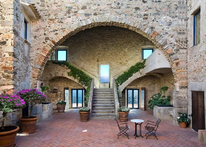 El Far Hotel Restaurant