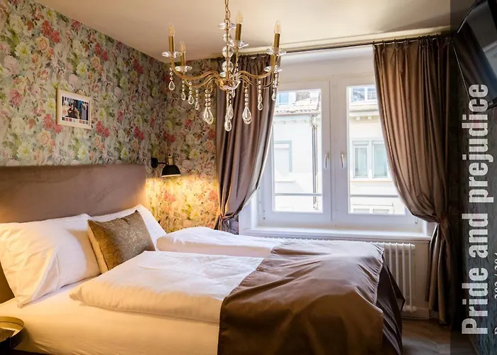 The Henry Self Check-In Guesthouse
