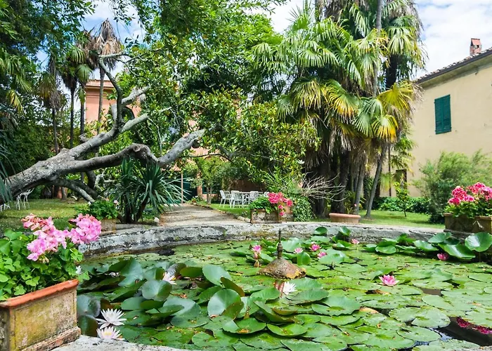 Farmhouse In Tuscany Near Renaissance Villa