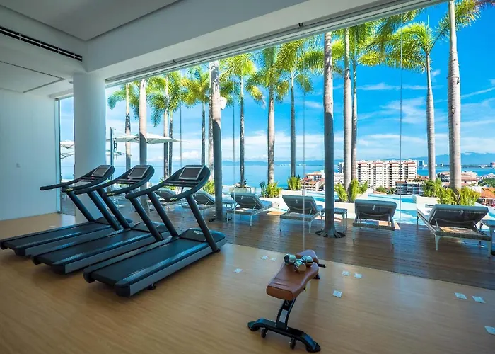 Pier 57 - 410 Amazing 2 Bedroom Condo Romantic Zone