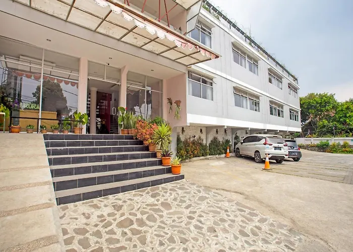 Super Oyo Collection O 3876 The Aurora Inn Lembang