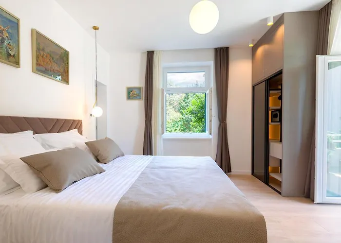 Green Park Luxury Rooms