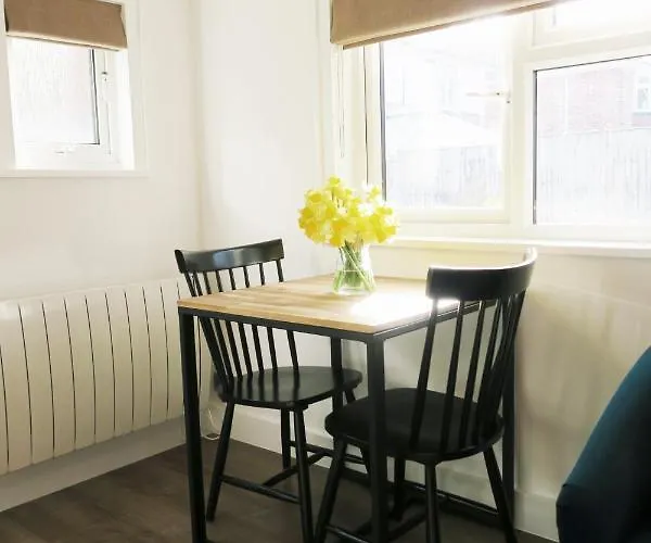 The Annexe - Private, Self-Contained With Parking