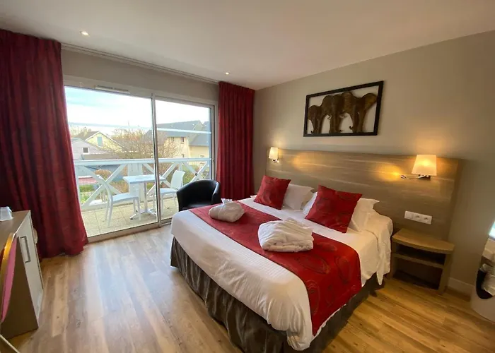 Contact Hotel - Hotel Les Bleuets & Spa La Rivière-Saint-Sauveur
