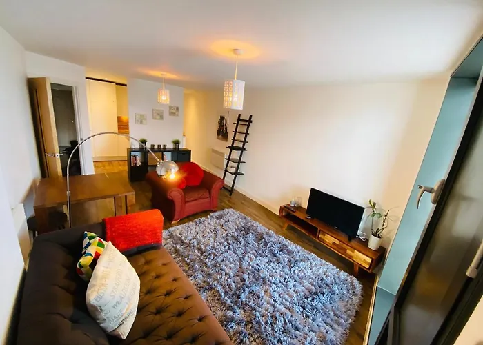 Stewart St James Walk Apartment