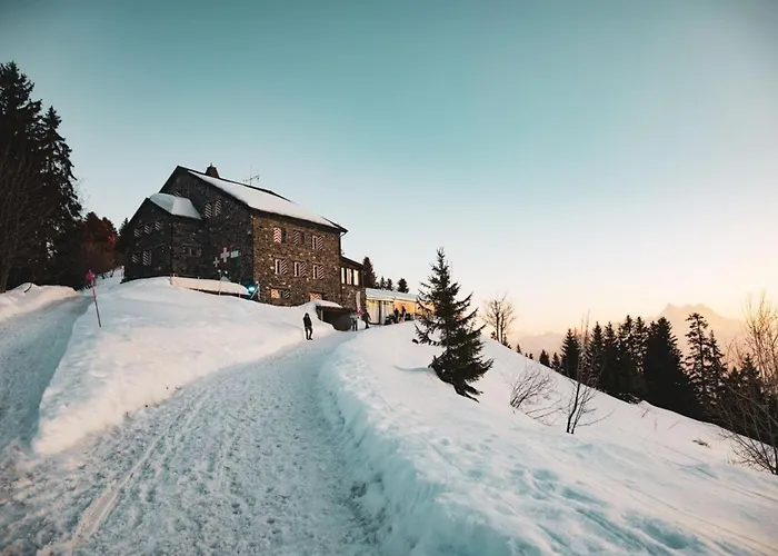 Maison de Montagne de Bretaye accès par le train arrêt Bouquetin