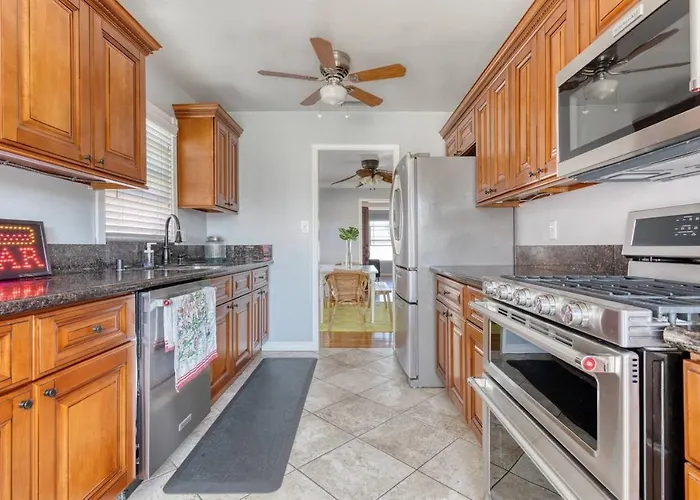 New Belmont Shore Retreat With Free Parking Walk To Beaches