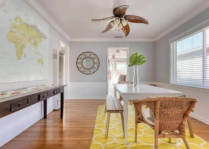 New Belmont Shore Retreat With Free Parking Walk To Beaches