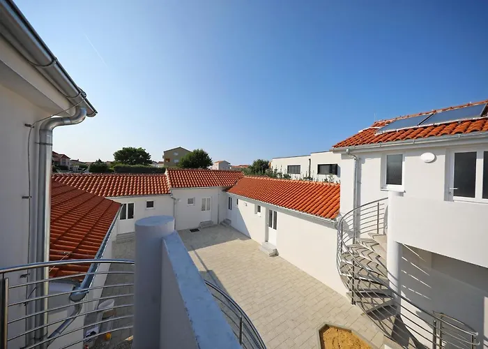Apartments Noa Nin Zdrijac
