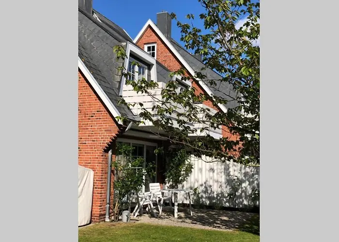 Maritim Und Individuell In Wenningstedt Mit Balkon