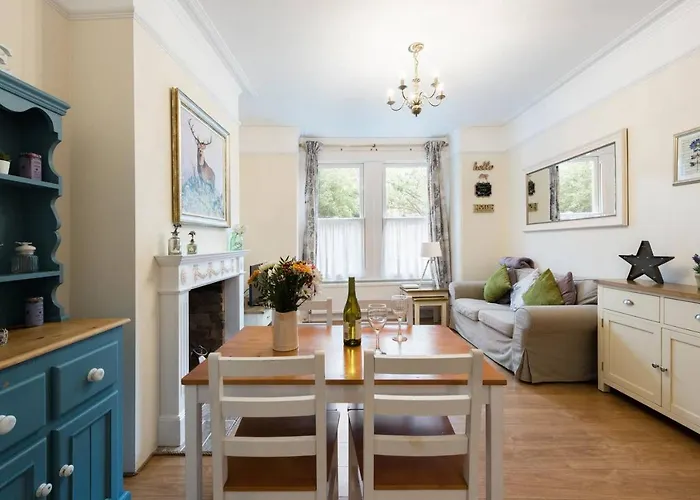 Bikki Apartments - 2 Bed - Free Parking - Own Entrance