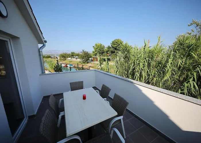 Apartments Noa Nin Zdrijac