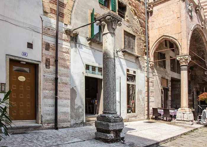 Aurelia Luxury - Piazza delle Erbe