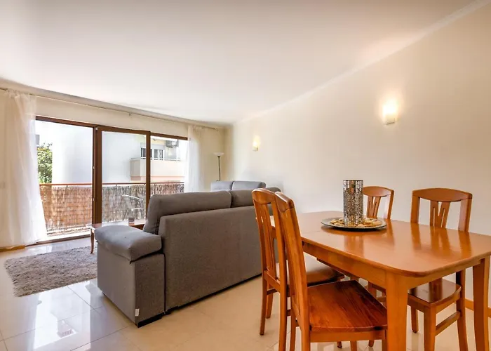Two Bedroom Apartment With Rooftop Pool In Alvor