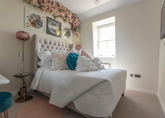 Hope Place View: Modern City Centre Apartment