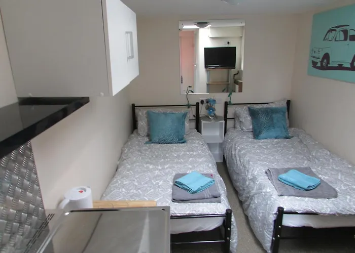 Independent Two Bed En-Suite Annex, Close To City