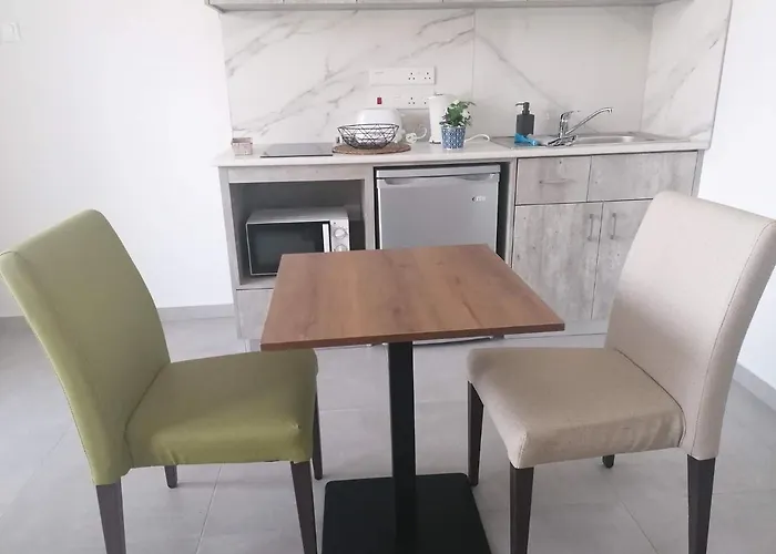 Ellenapa Apts & Studios