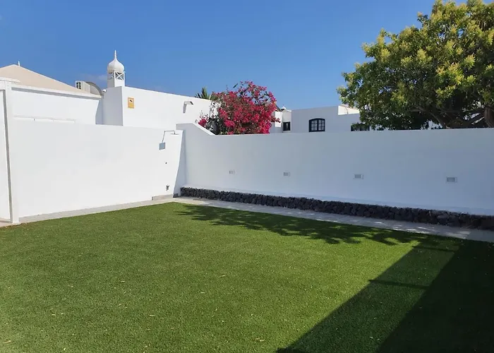Rooms & Suites Princesa Leticia - Puerto Del Carmen, Lanzarote - Near The Beach