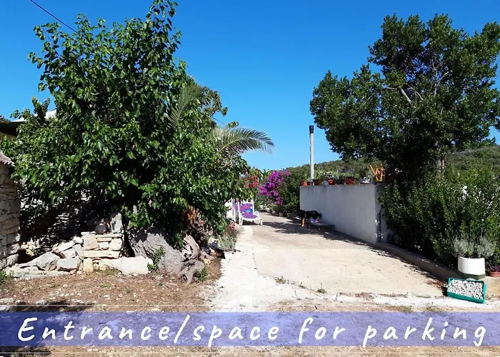 Near The Sea Vacation Home Parja