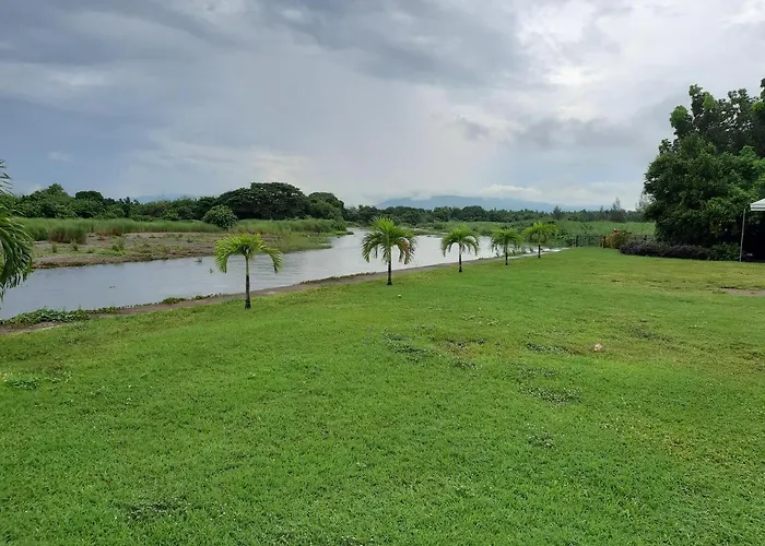 Monty'S Riverside View Resort