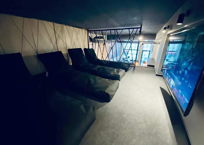 Thruster - Rooms, Kitchen, Chill-Out Zone-Netflix, Lobby-Netflix