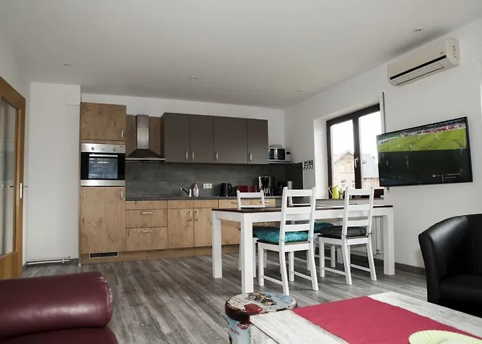 Exklusive Ferienwohnung Mit Balkon, 2 Schlafzimmer Im Haus Sertuerner