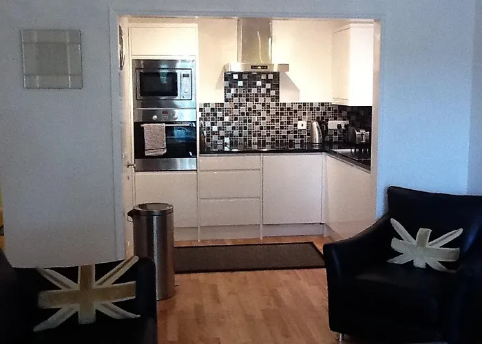 Flat 4 Summertown Court