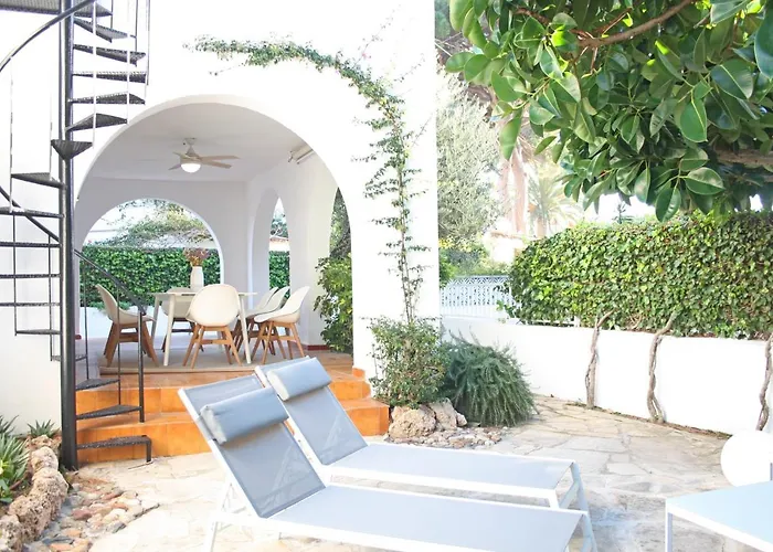 Meritxell Seafront Villa