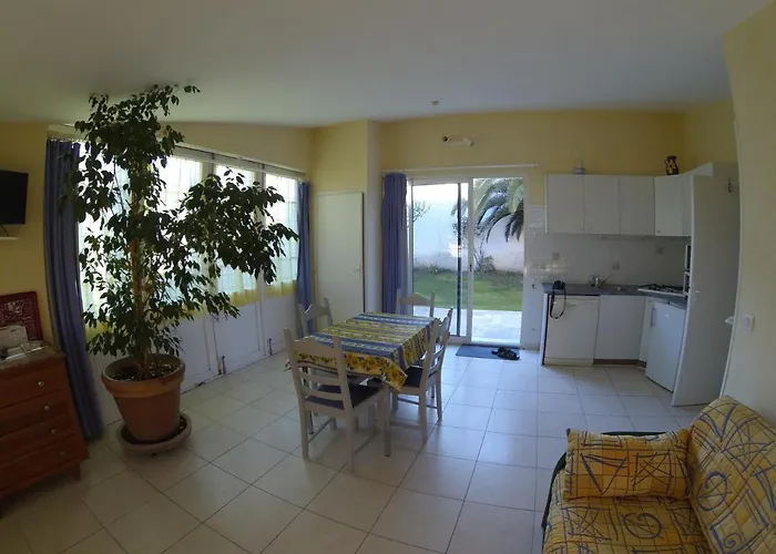 Gite Meuble Pour 1,2,3,4 Pers Avec Piscine A Partager