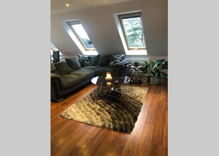 Private Coach House In Gated Residence