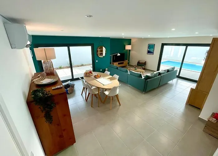 New And Modern 3 Bedroom Villa With Private Heated Pool Near Nazare