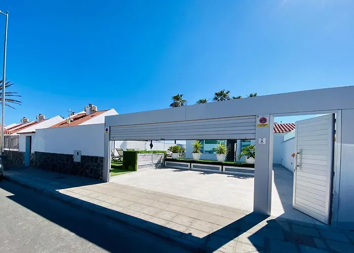 Villa Lucia With Private Heated Pool, First Beachline