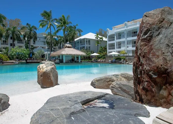 Beach Club Private Apartments Palm Cove