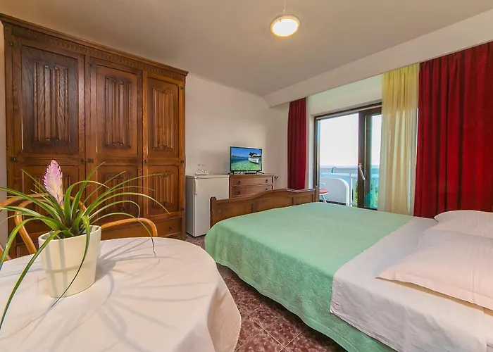 Adria Brela Apartments