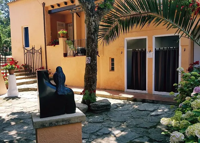 Casa Con Jardin A 30 Metros De La Playa. Vc.